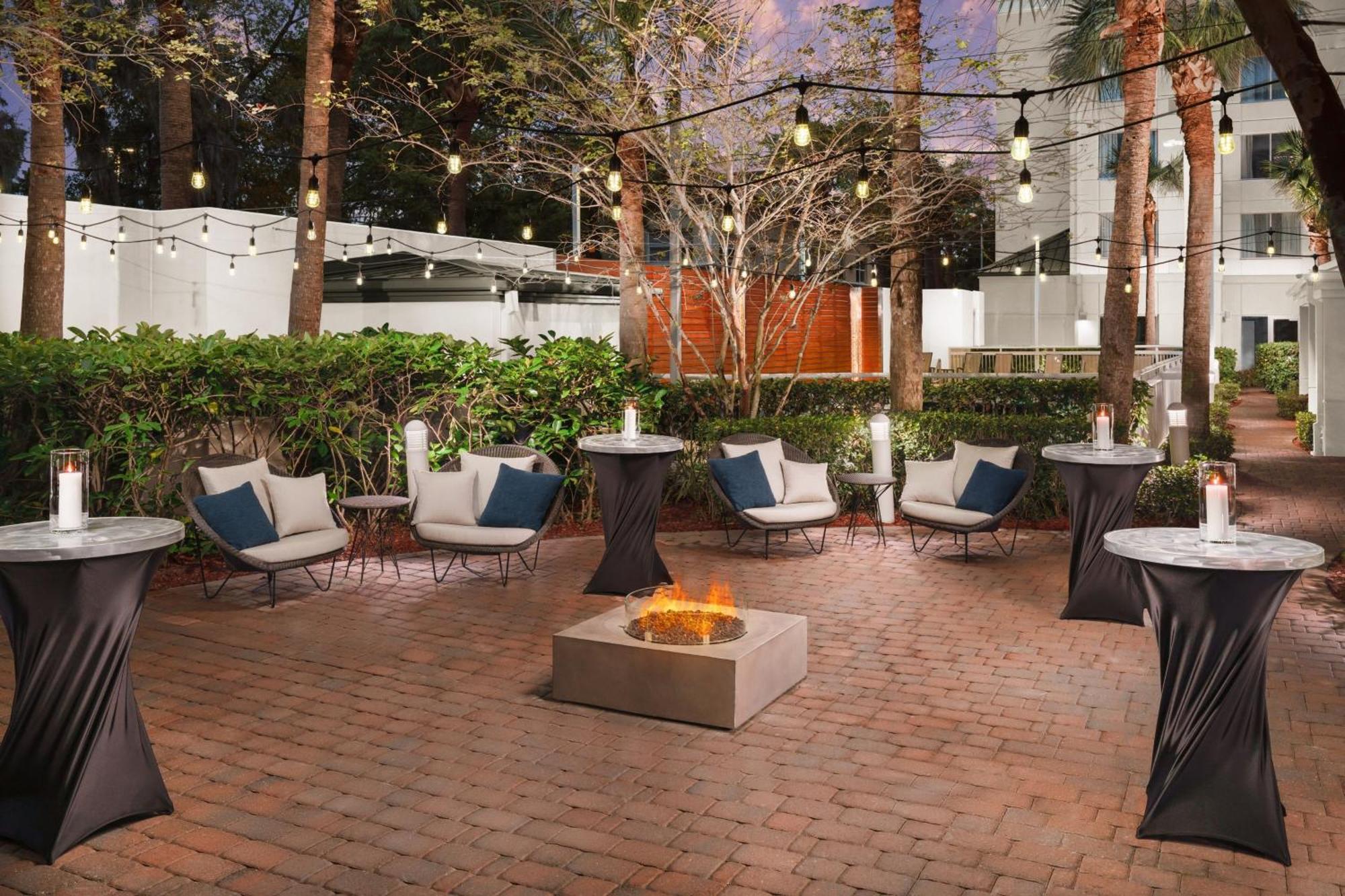 Courtyard By Marriott Orlando Downtown Hotel Екстериор снимка